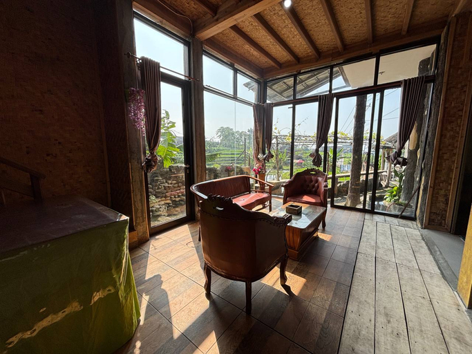 Others 4, Villa Ide Lestari, Garut