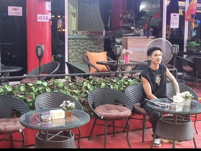 Food & Drinks 4, Dorothys Showbar, Pattaya