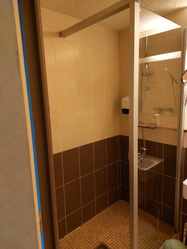 Bathroom 3, La Porte Angevine, Maine-et-Loire