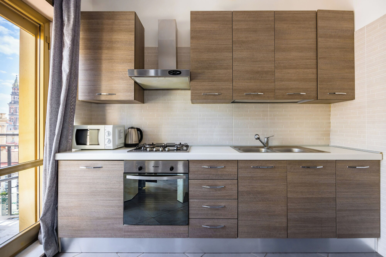Private kitchen 5, Revolutionary Apartment Near Duomo Station, Napoli