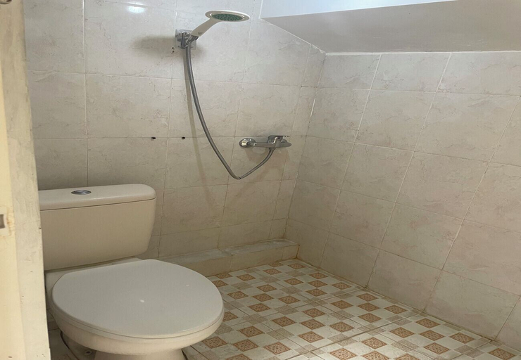 Bathroom 5, Ndalem Pundhi Guest House by Secoms, Sleman