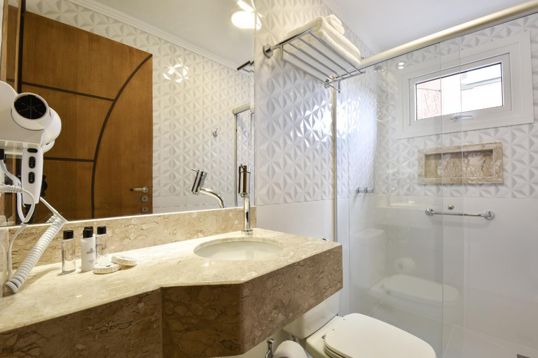 Bathroom 4, Micheline Hotel Tricot - ao lado da Rua Coberta, Gramado