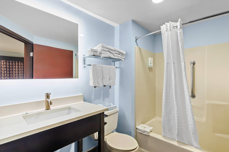 Bathroom 4, Quality Inn Hixson - Chattanooga, Hamilton