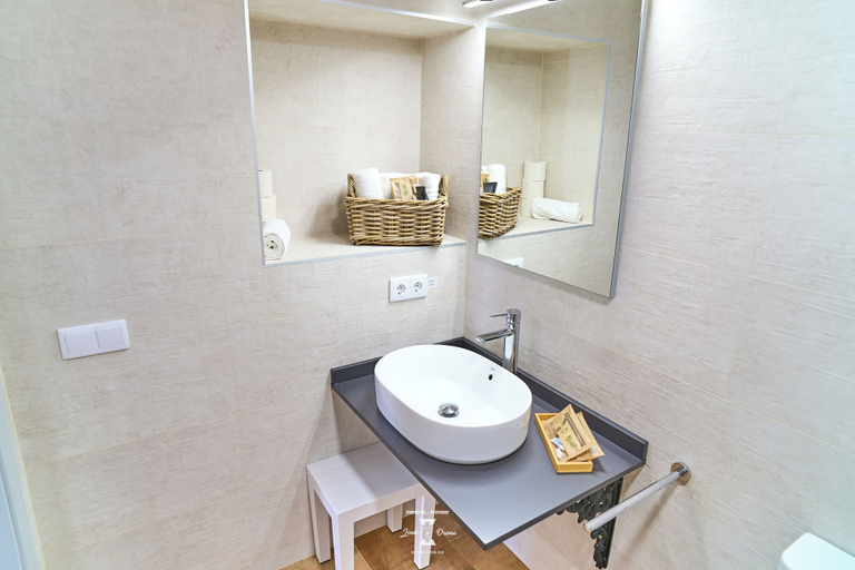 Bathroom 5, La Plaza Hostal, Castellón