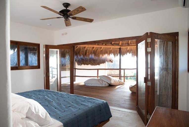 Bedroom 2, El Alquimista Yoga & Spa, Dist. Pochutla