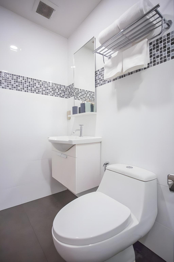 Bathroom 3, Frankie's Inn, Pattaya