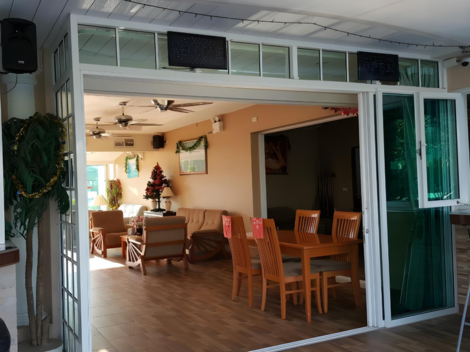 Food & Drinks 4, East Shore Pattaya Resort, Bang Lamung
