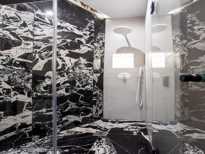 Bathroom 3, Live Like Real Parisians in the Heart of Paris, Paris