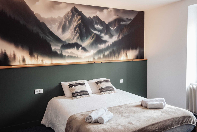 Bedroom 2, Le Saint-Georges, Puy-de-Dôme