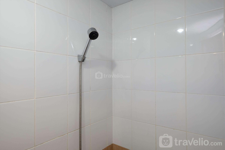 Bathroom 3, Great & Cozy 2BR at Green Pramuka City By Travelio, Jakarta Pusat