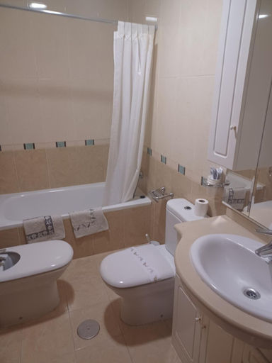 Bathroom 3, Hotel 2 de mayo 2, Ourense