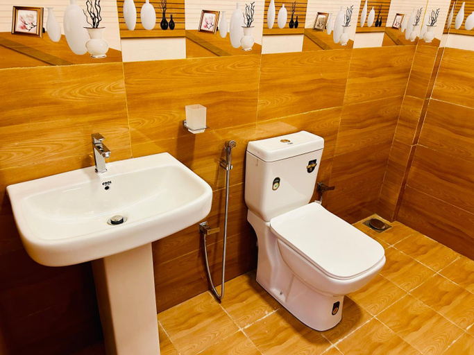 Bathroom 3, Turtles Bay, Pothuvil