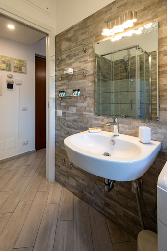 Others 3, Ottoboni Apartment, 4 persone, balcone, Wi-Fi, Stazione Tiburtina, Roma