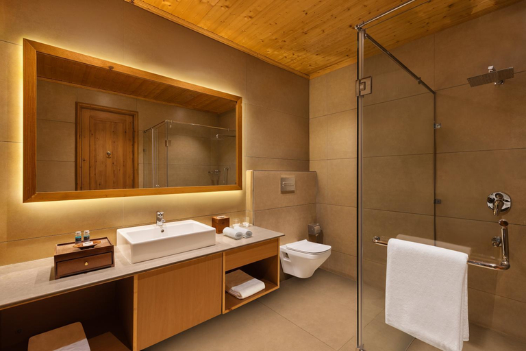 Bathroom 5, Baragarh Resort & Spa, Manali- IHCL SeleQtions, Kullu