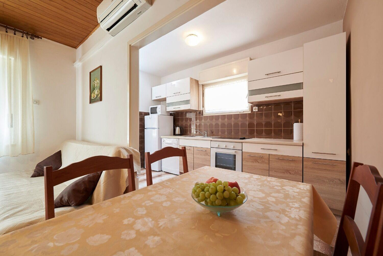 Others 5, Apartment and Rooms Ivo, Trogir