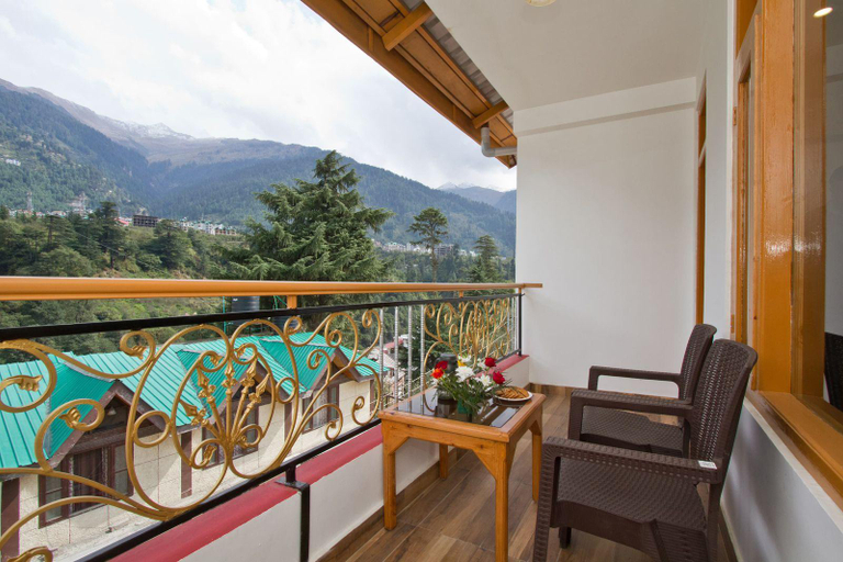 Public Area 3, Goroomgo New Harmony Inn Manali, Kullu