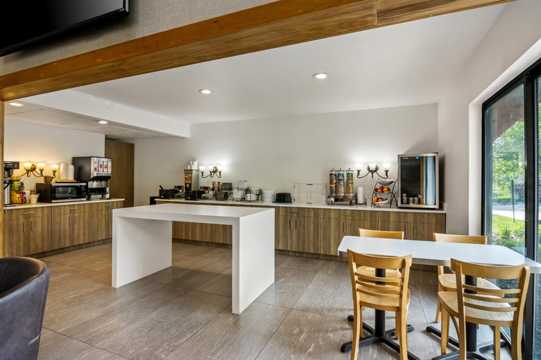 Food & Drinks, Beachfront Hotel Houghton Lake, Roscommon