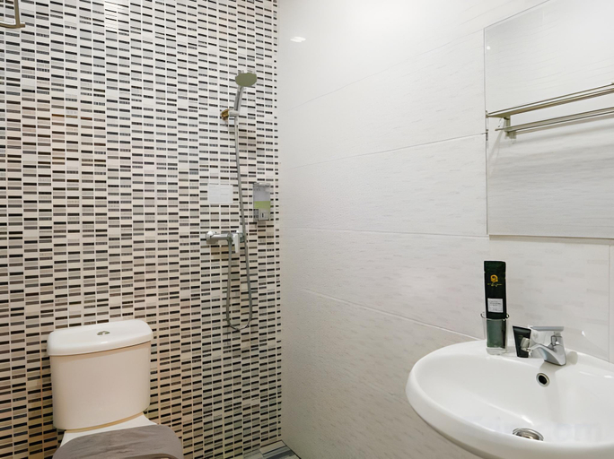 Bathroom 4, Swing & Pillows @ Travelland Hotel, Ipoh, Kinta