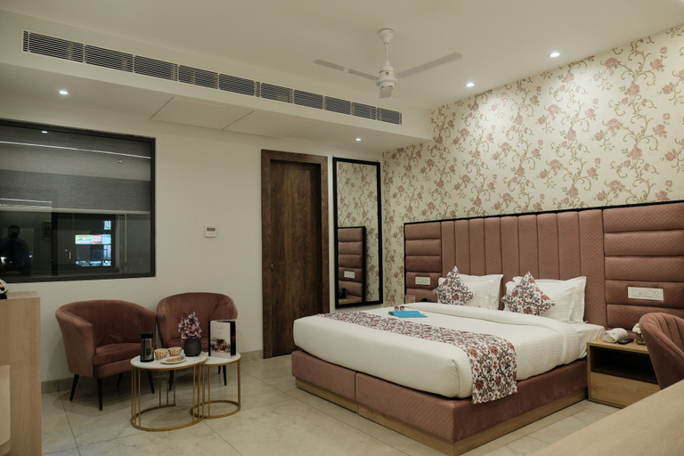 Bedroom 2, ACR Luxury Hotel, Sahibzada Ajit Singh Nagar