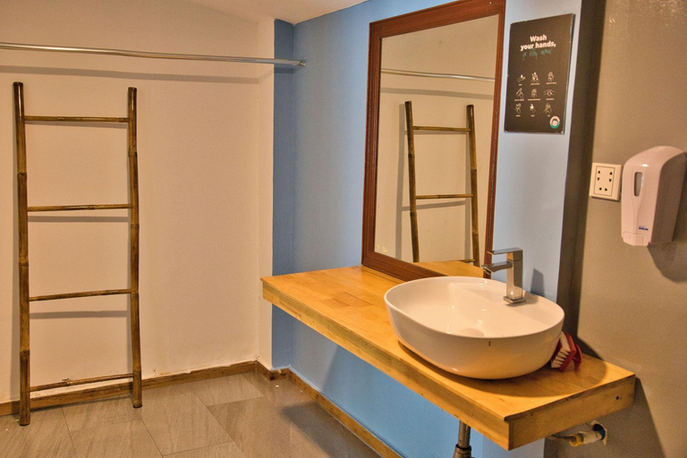 Bathroom 4, Mad Monkey Koh Rong , Sihanoukville