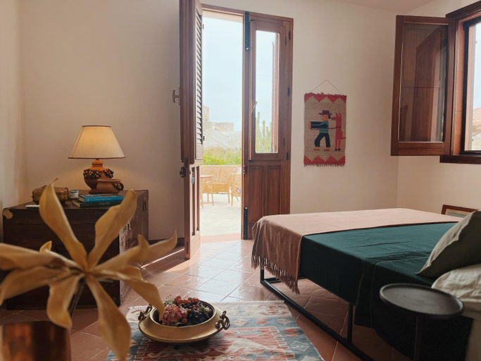 Others 5, Il Cactus: una piccola oasi in paese, Trapani