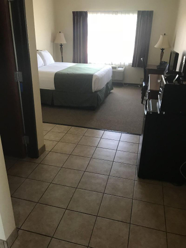 Bedroom 2, The Edgewood Hotel and Suites, Jefferson