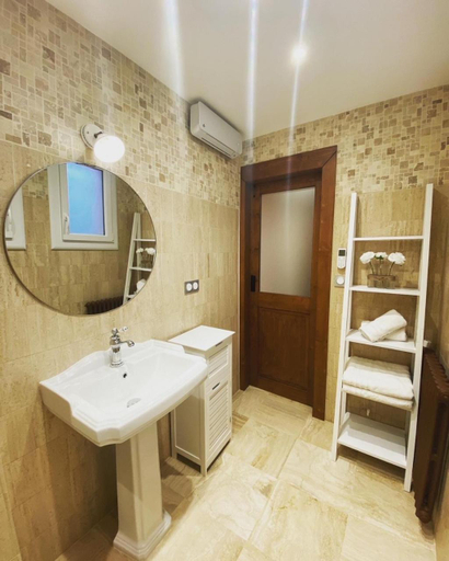 Bathroom 3, Mas Del Flor, Pyrénées-Orientales
