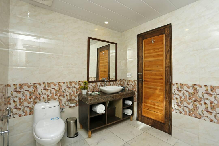 Bathroom 2, Snow Bloom Resort, Kullu