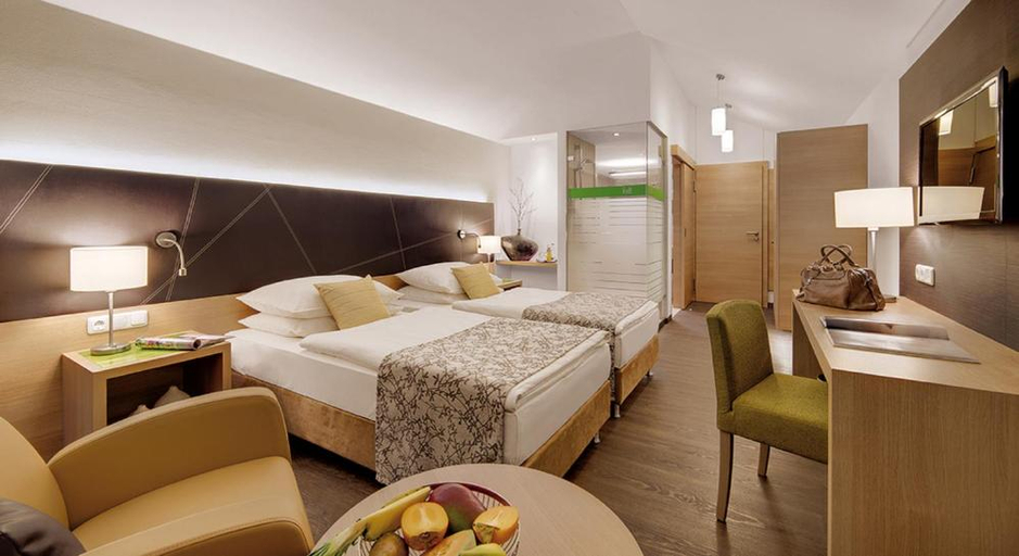 Bedroom 2, Hotel Holl, Weilheim-Schongau