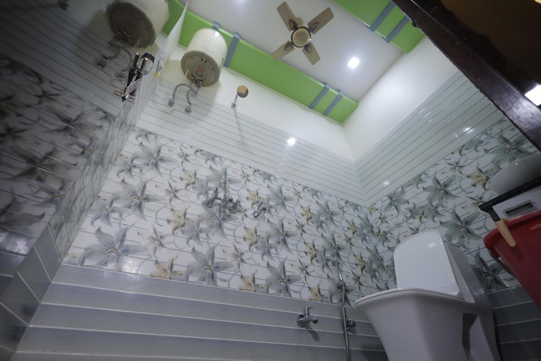 Bathroom 4, Hotel Pragati palace, Mathura