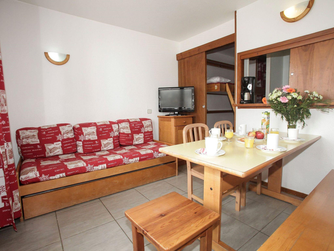 Others 5, Chalet in French Alps with Alpine Charm, Savoie