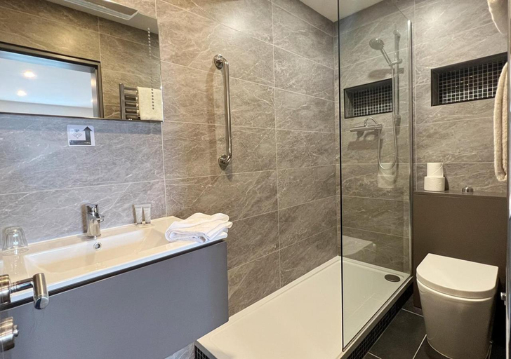 Bathroom 3, Bella Vista Hotel & Self Catering Suites