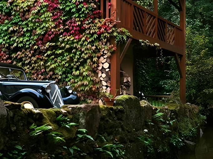 Exterior & Views