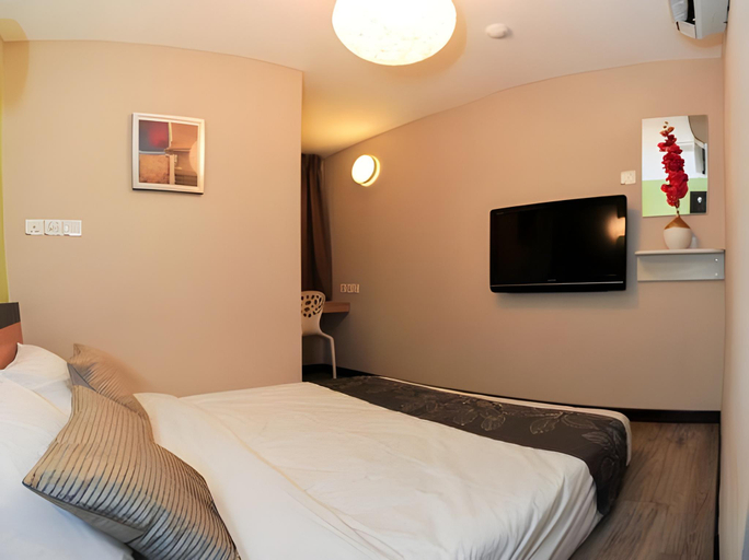 Bedroom 5, JQ Station Eight Inn, Kinta