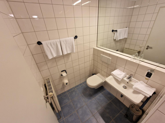 Bathroom, Nordic Avantage Hotel, Kiel