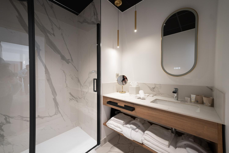 Bathroom 5, Hôtel Margaux, Marne