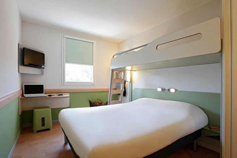 Bedroom 2, B&B HOTEL Calais Terminal Cité de l'Europe 2 étoiles, Pas-de-Calais