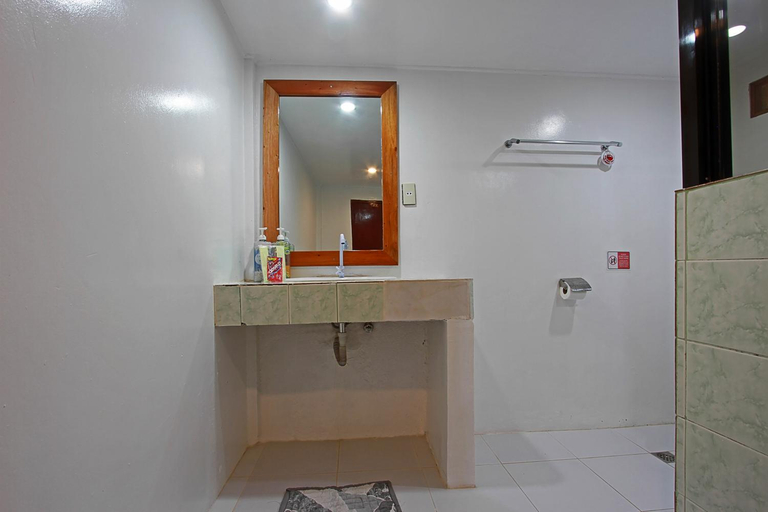 Bathroom 5, Nigi Nigi Too Beach Resort, Malay