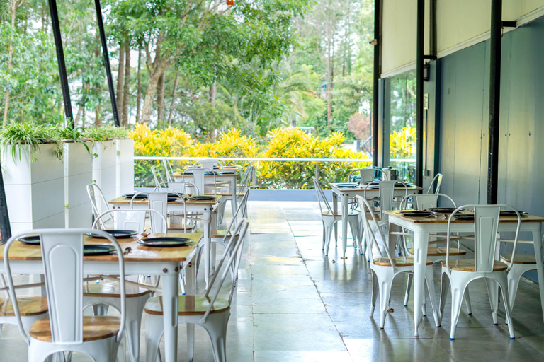 Food & Drinks 2, SJK Green Berry Resort by Z Vacations, Salem