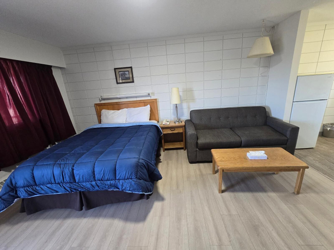 Bedroom 2, Camelot Court Motel, Fraser-Fort George
