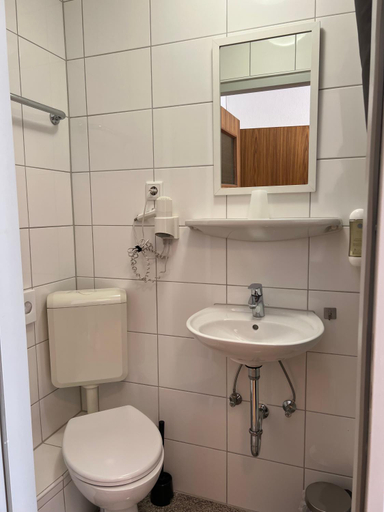 Bathroom 2, Hotel Monopol, Mettmann