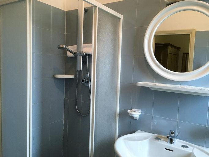Bathroom 4, Hotel Don Pedro, Carbonia-Iglesias