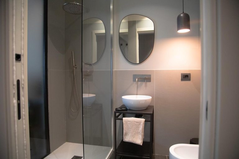 Bathroom 5, The Sanctuary Urban Retreat, Rome
