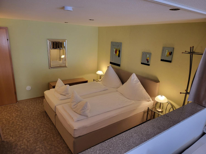 Bedroom 2, Hotel Seerose Garni, St. Wendel