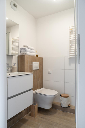 Bathroom 3, RentPlanet - Apartamenty Dyrekcyjna, Środa Śląska