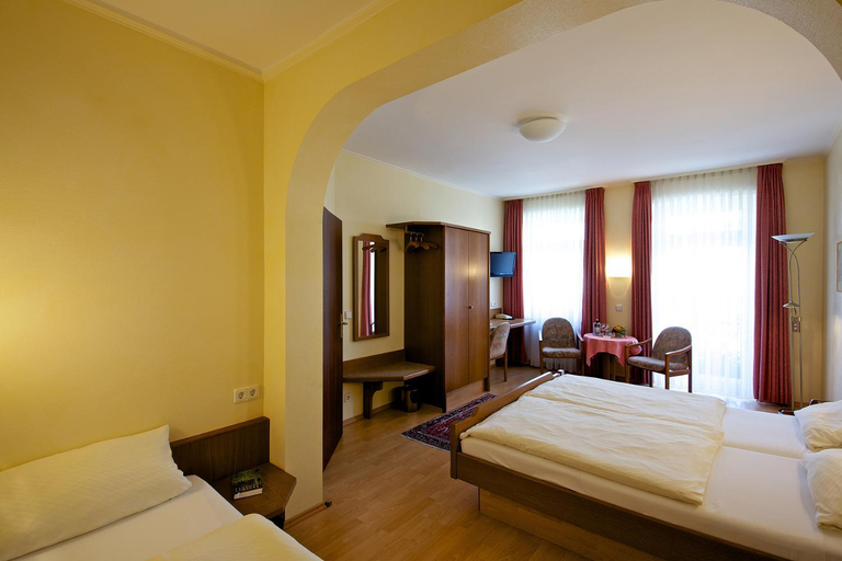 Bedroom 2, Hotel Hirschen, Konstanz