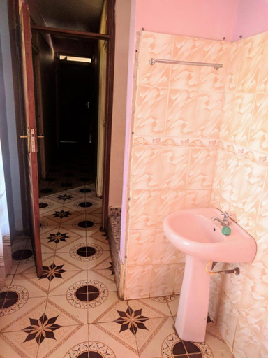 Bathroom 3, Royal Pine Cottages, Westlands