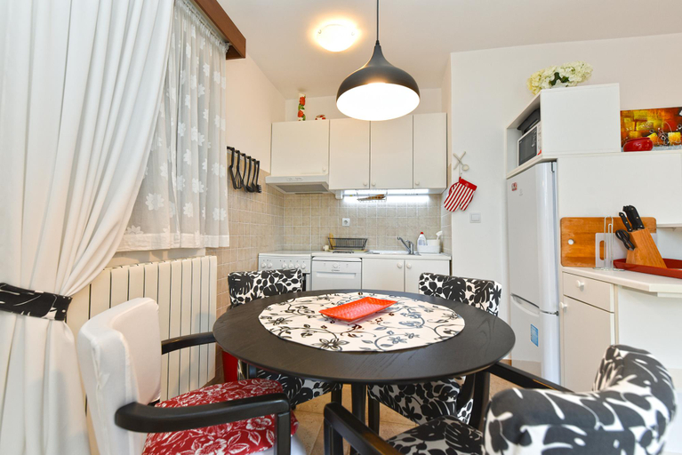 Others 5, Apartment 1787, Bale