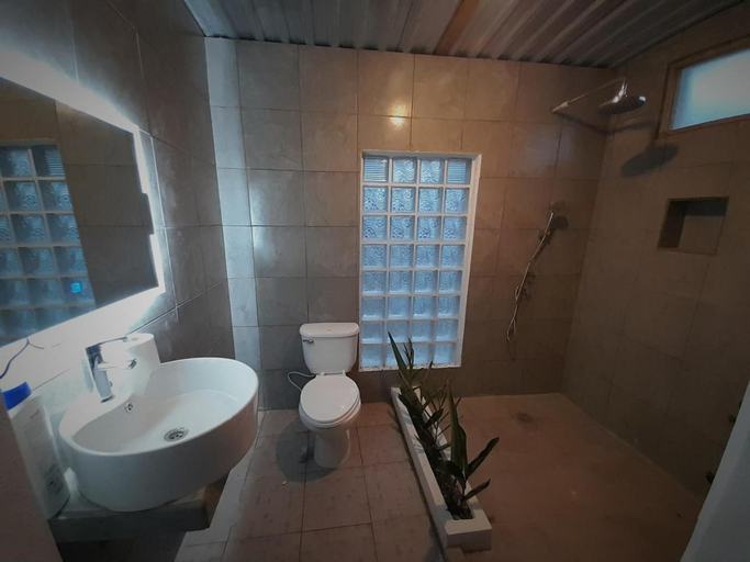 Bathroom 3, Pachamaya River Hostel, Lanquín