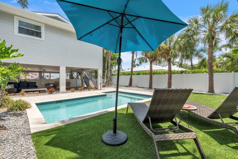 Sport & Beauty 5, 7 Doors Down 3 Bedroom Villa by RedAwning, Manatee